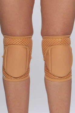 Queen Grippy Kneepads - Caramel -Pole Dance Clothing & Shoes Shop NudeCaramelGrip1
