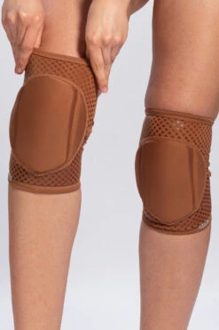 Queen Grippy Kneepads - Mocha -Pole Dance Clothing & Shoes Shop NudeMochaGrip1