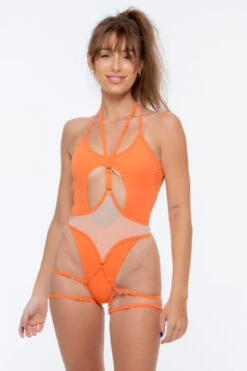 Nona Perkasa Queen Of The Night Body Garter - Salmon/Sand